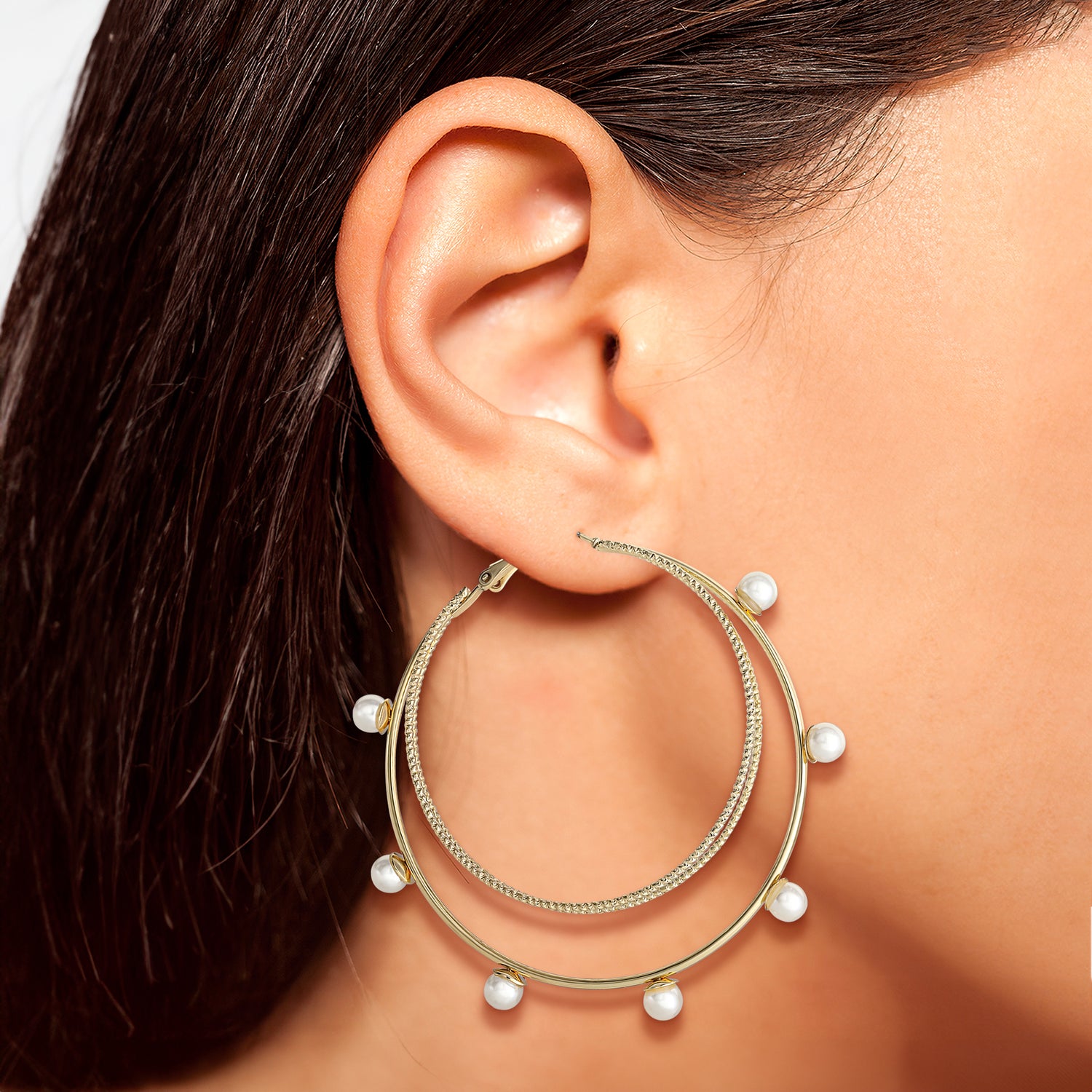 Jessica Simpson Gold-Tone Double Hoop Earrings with Faux Pearl Accents – Elegant and Trendy