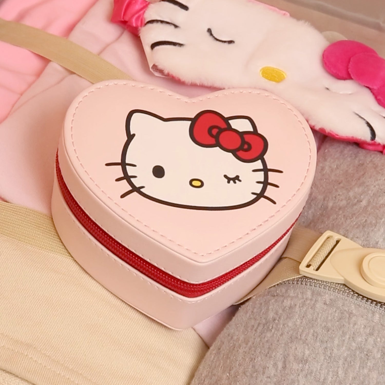 SALLY ROSE Sanrio Hello Kitty Travel Jewelry Case Official License, Heart-Shaped Jewelry Storage Box with Zipper, Mini Jewelry Box