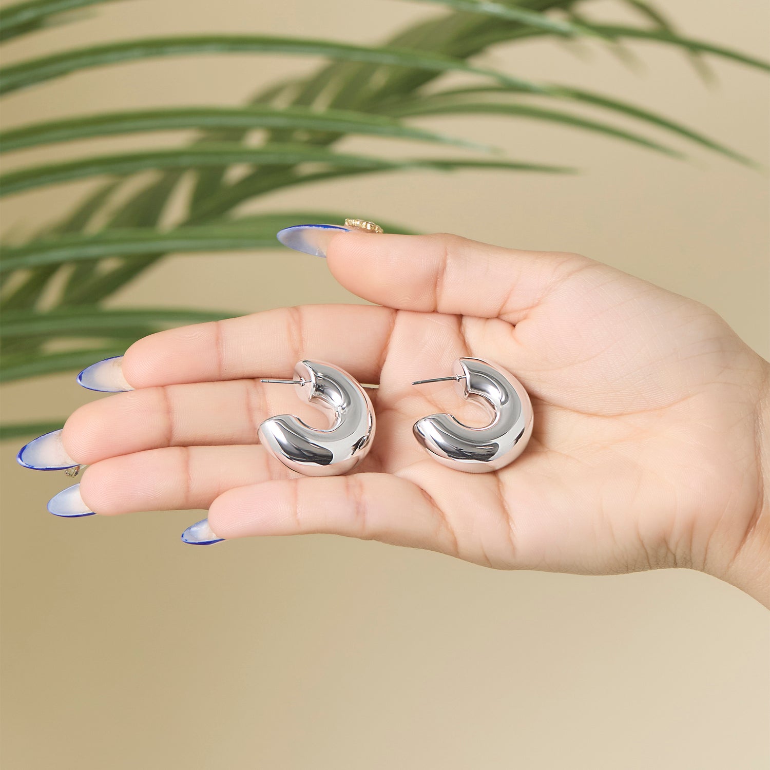 JS Jessica Simpson Chunky Hoop Earrings in Silver Tone Finish