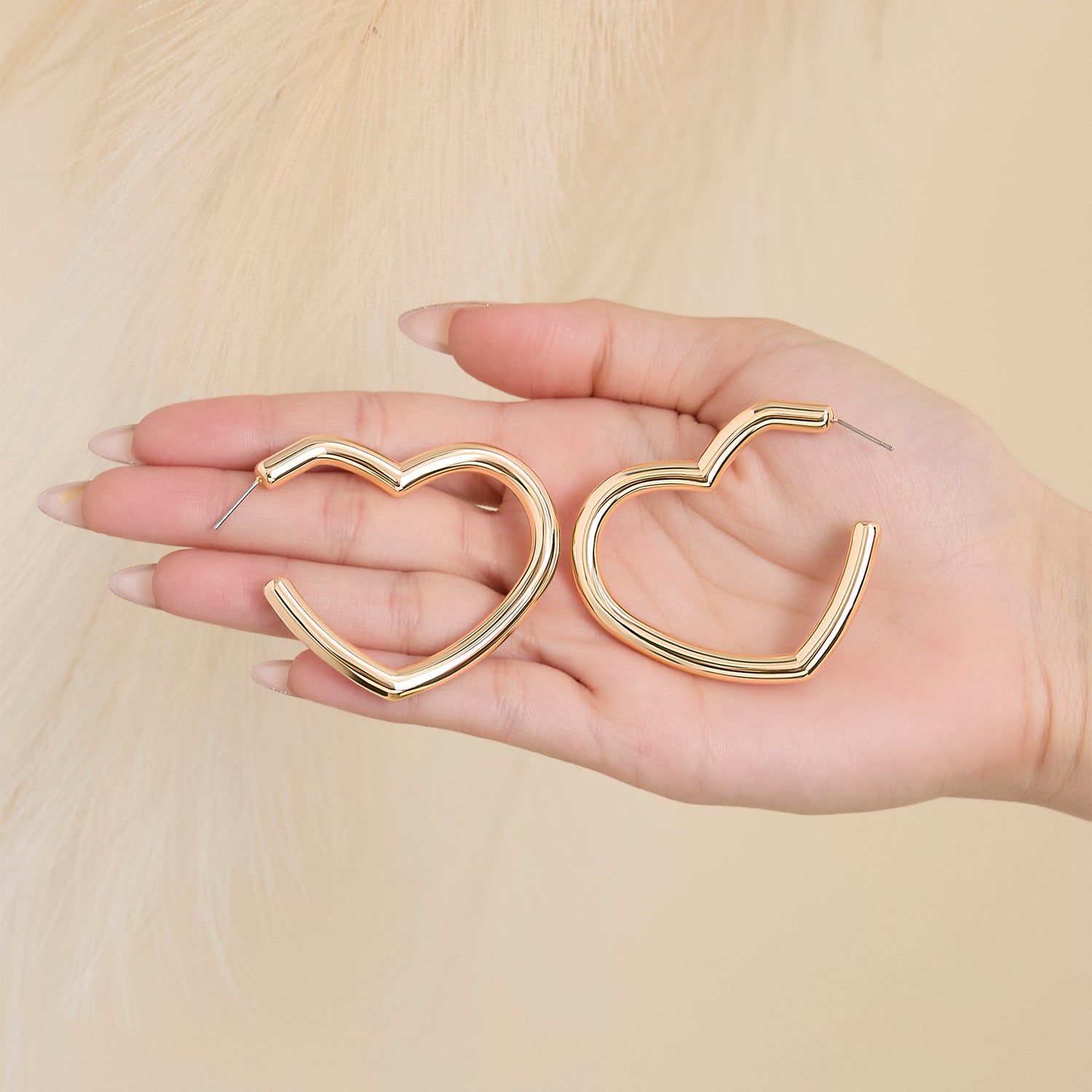 Jessica Simpson Open Heart Thin Wire Hoop Earrings in Gold