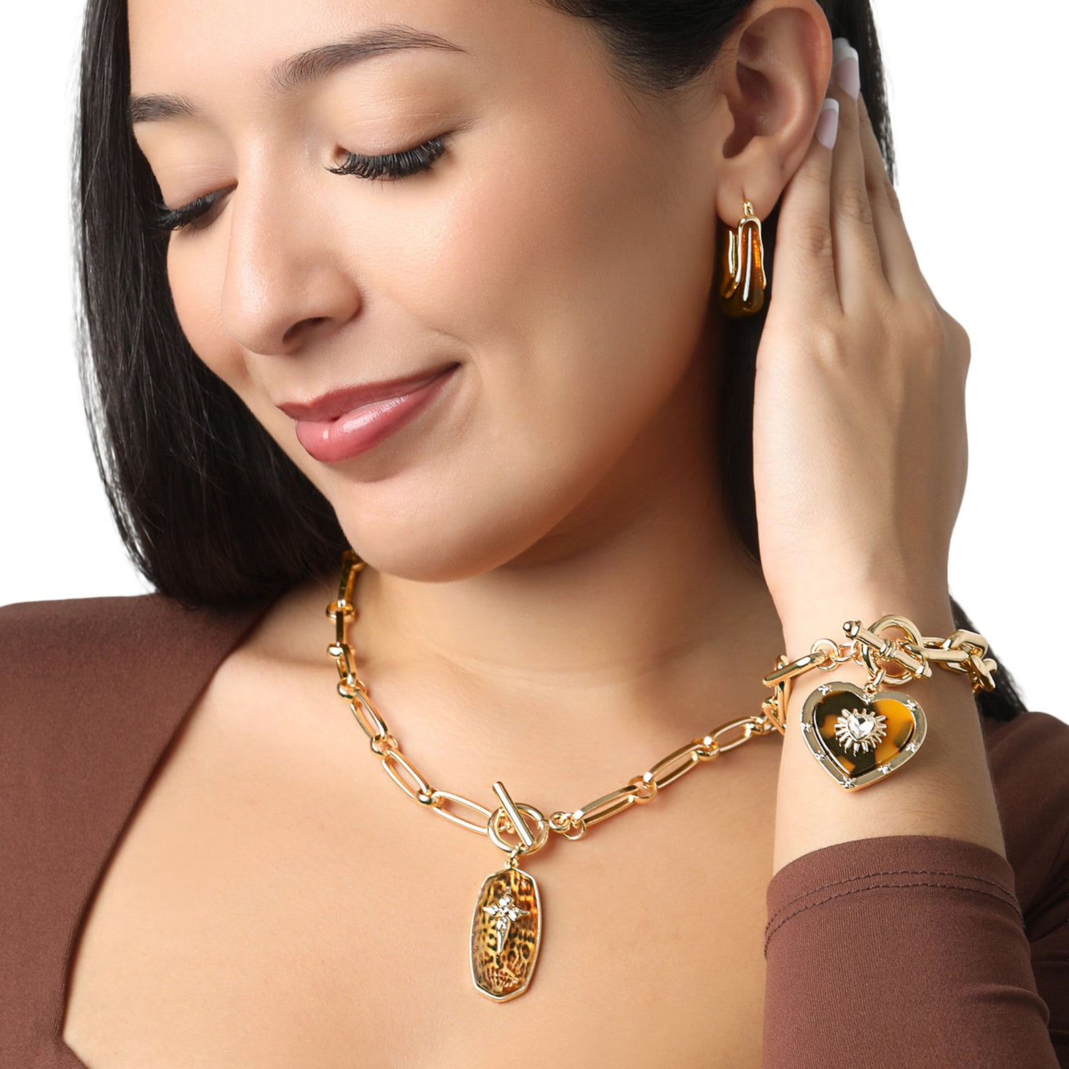 Jessica Simpson Heart Charm Bracelet Chunky Gold-Tone, Toggle Closure