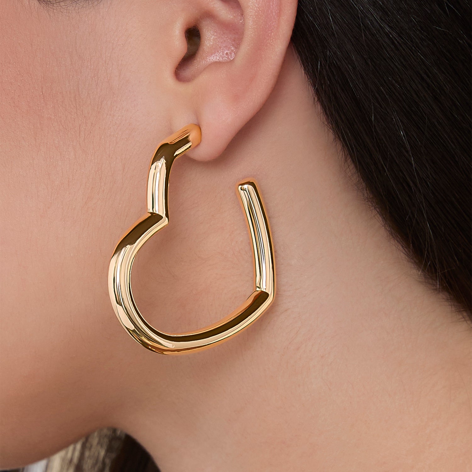 Jessica Simpson Open Heart Thin Wire Hoop Earrings in Gold