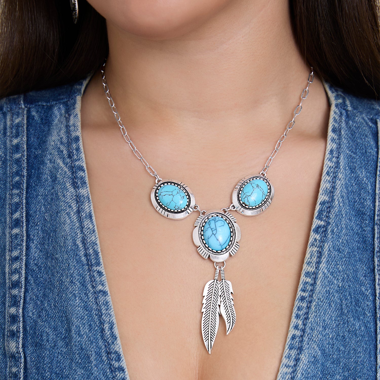 JS Jessica Simpson Turquoise & Feather Pendant Necklace in Antique Silver