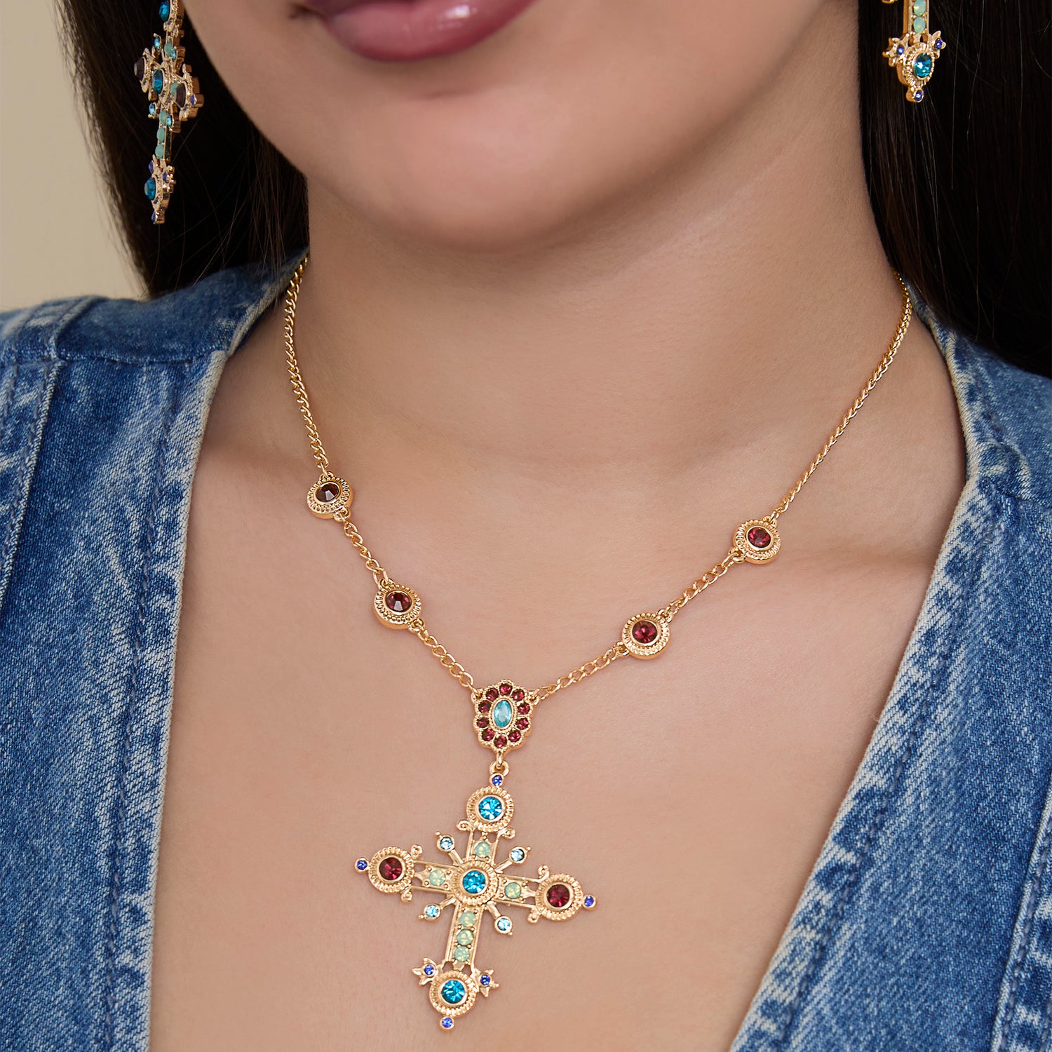 JS Jessica Simpson Crystal Gold Tone Cross Pendant Necklace