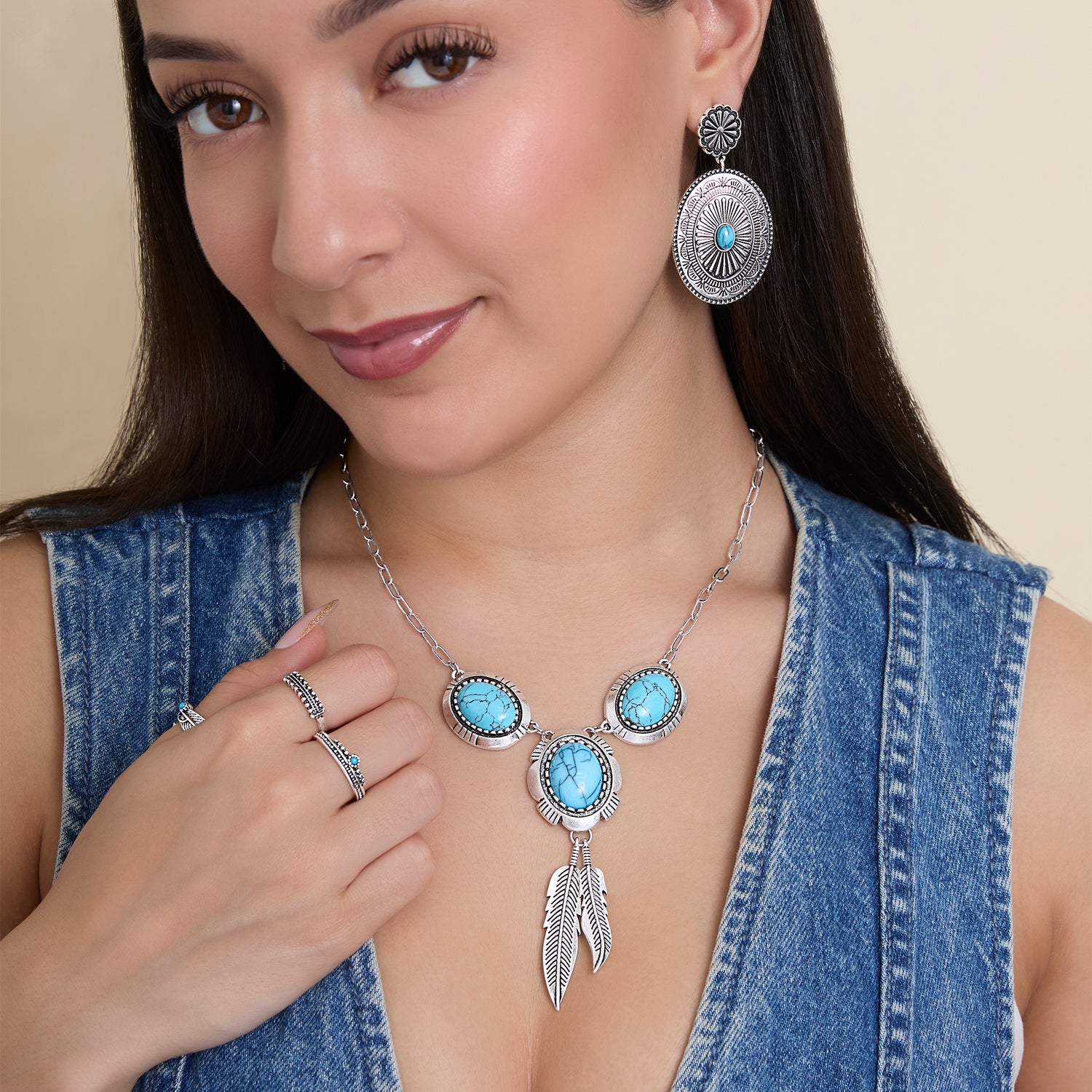 JS Jessica Simpson Turquoise & Feather Pendant Necklace in Antique Silver